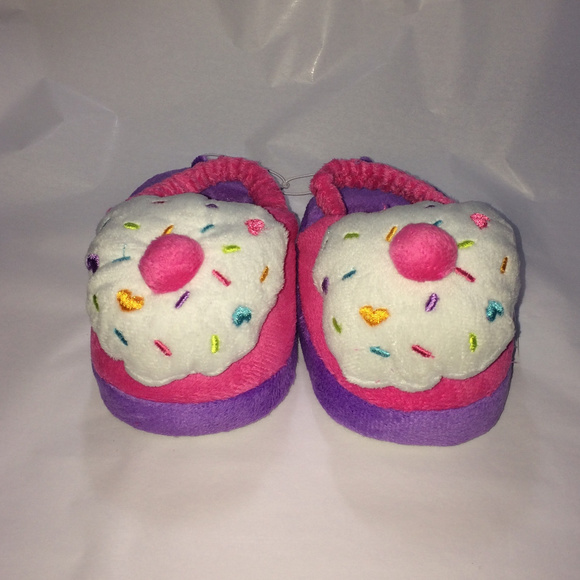 Brand new Toddler/Youth Girl Cupcake slippers - Picture 2 of 3